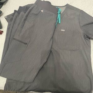 Figs women scrubs! Small Tall pants, medium top